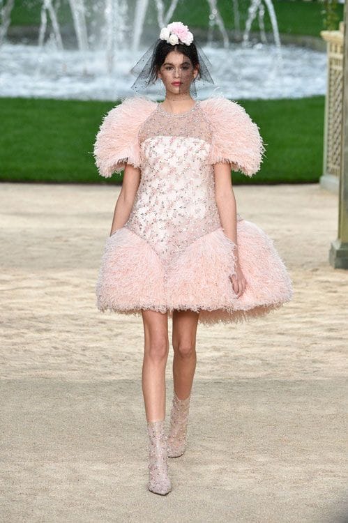 Kaia Gerber desfile Chanel en la Alta Costura de París