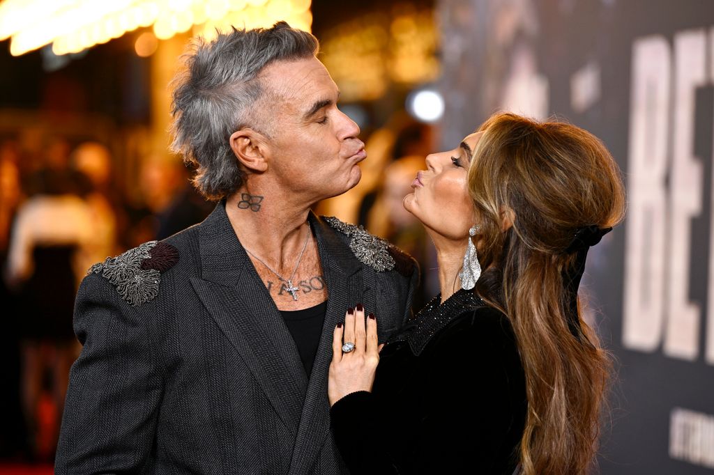 Robbie Williams Ayda Field llevan juntos 18 años y  uno de los secretos de su feliz matrimonio es hacerse reír el uno al otro