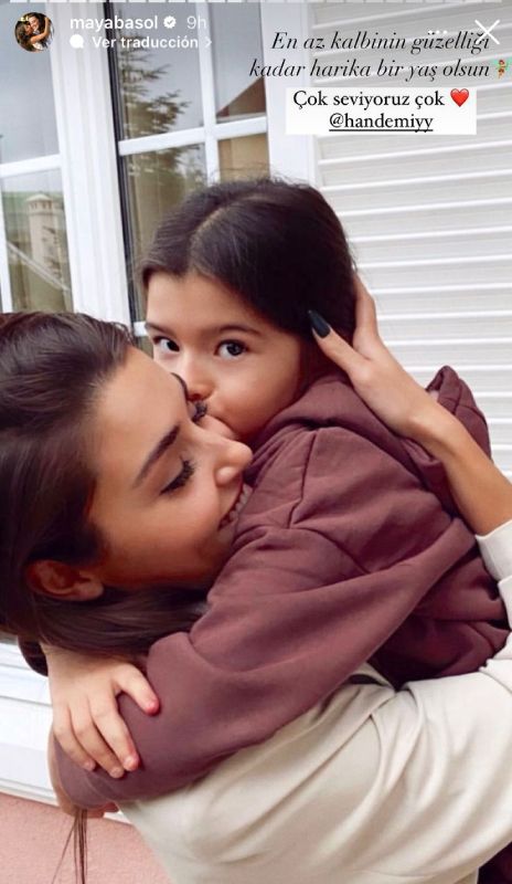La pequeña Maya Basol que hacia de hija de Hande Erçel en 'Love is in the air' le ha enviado sus mejores deseos en su 30 cumpleaños