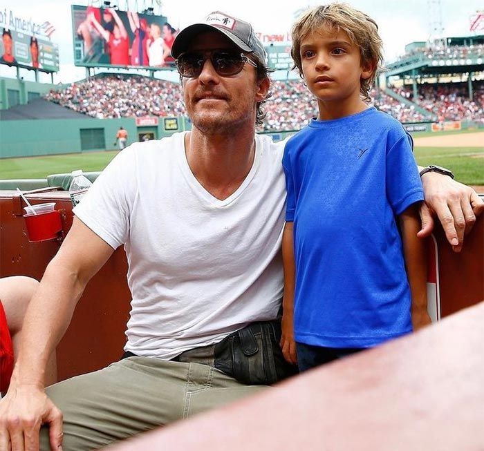 Matthew McConaughey con su hijo Levi