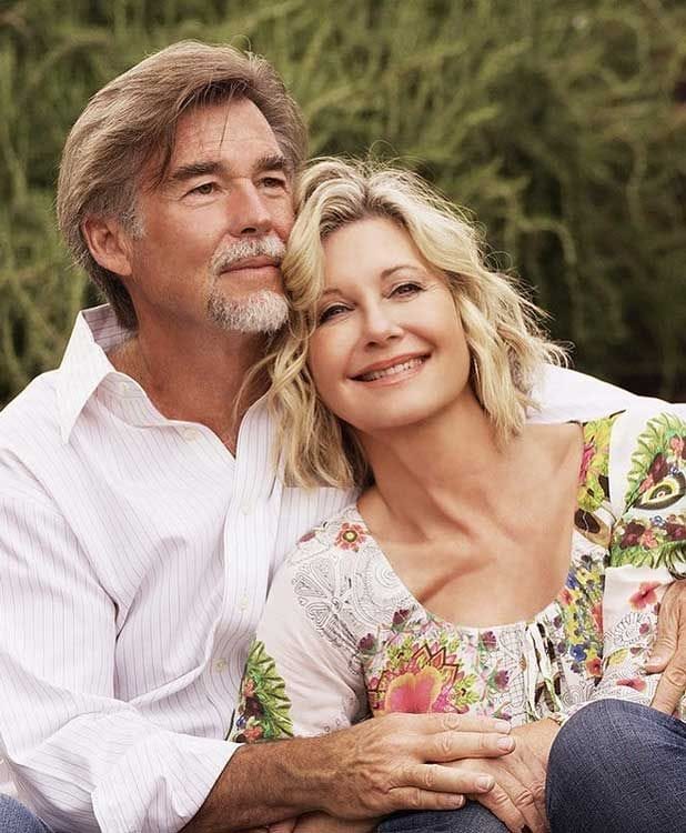 Olivia Newton-John y su esposo