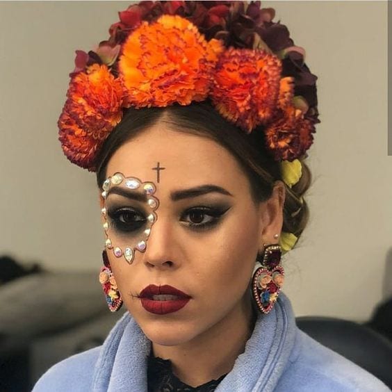 Danna Paola con maquillaje de Catrina en Élite.