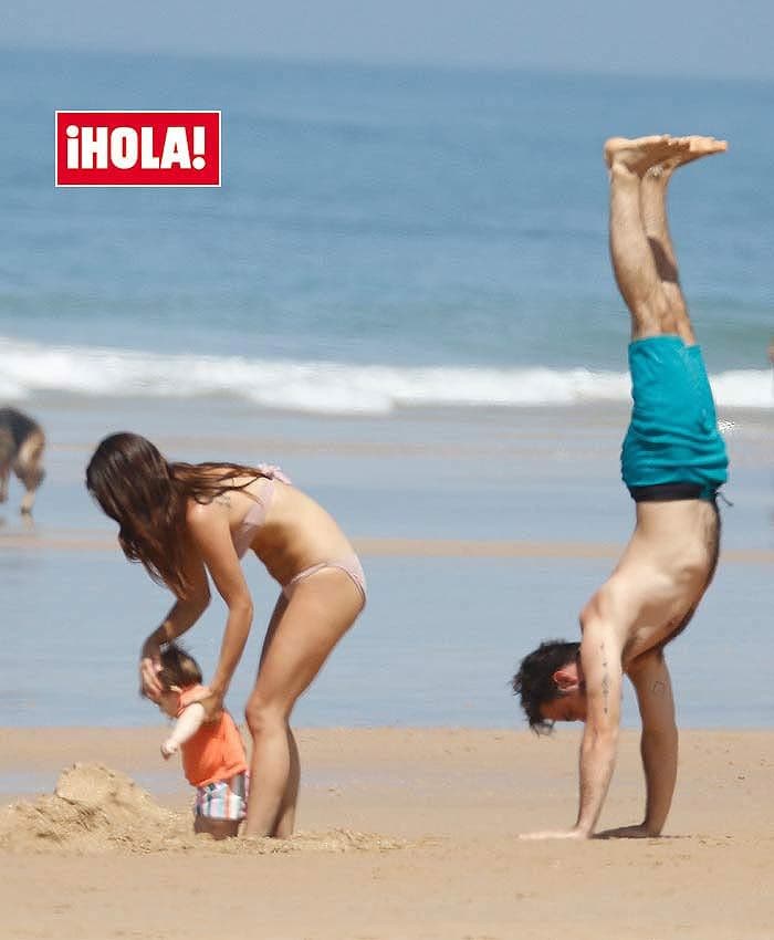 Elena Furiase y familia en la playa