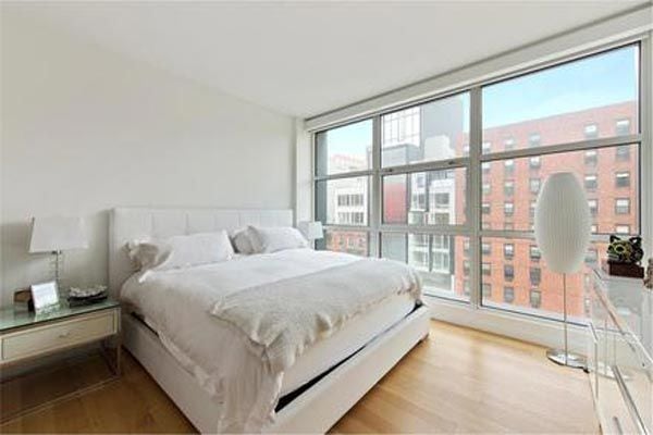 El apartamento cuenta con dos dormitorios y dos baños © Douglas Elliman Real Estate
