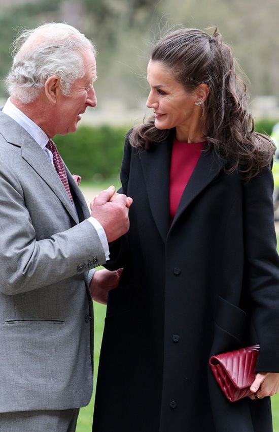 Reina Letizia con look rojo