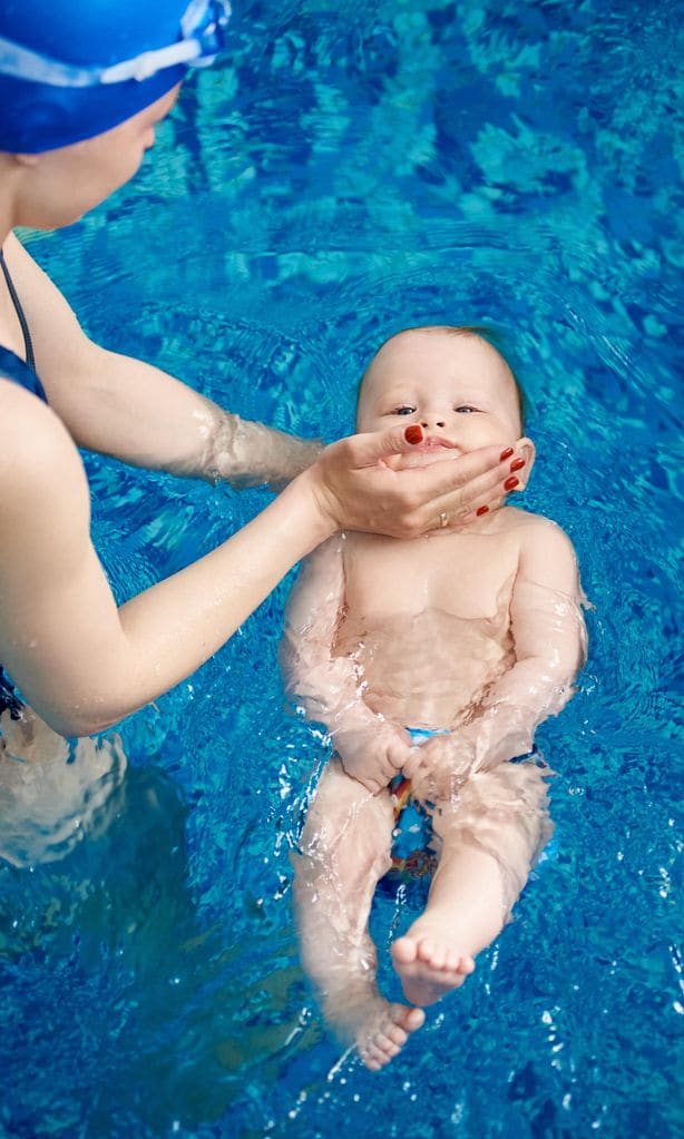 Bebé clases de natación