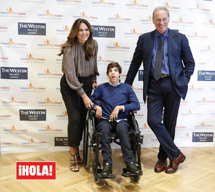 ‘Sin Instrucciones’, la última iniciativa solidaria de Bertín Osborne y su mujer junto a su hijo Kike 