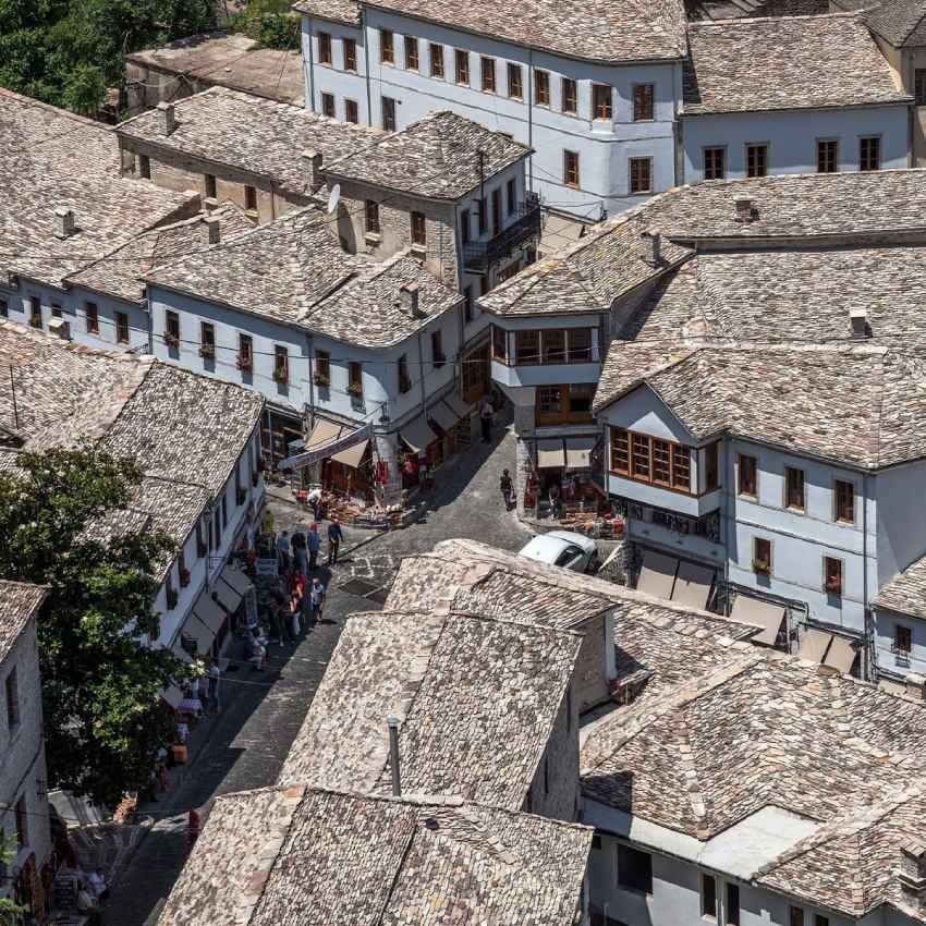 gjirokaster una localidad llena de encanto en el interior de albania