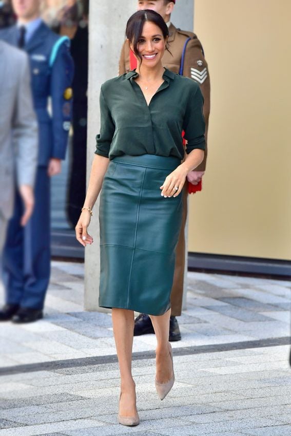 Meghan Markle con falda de cuero