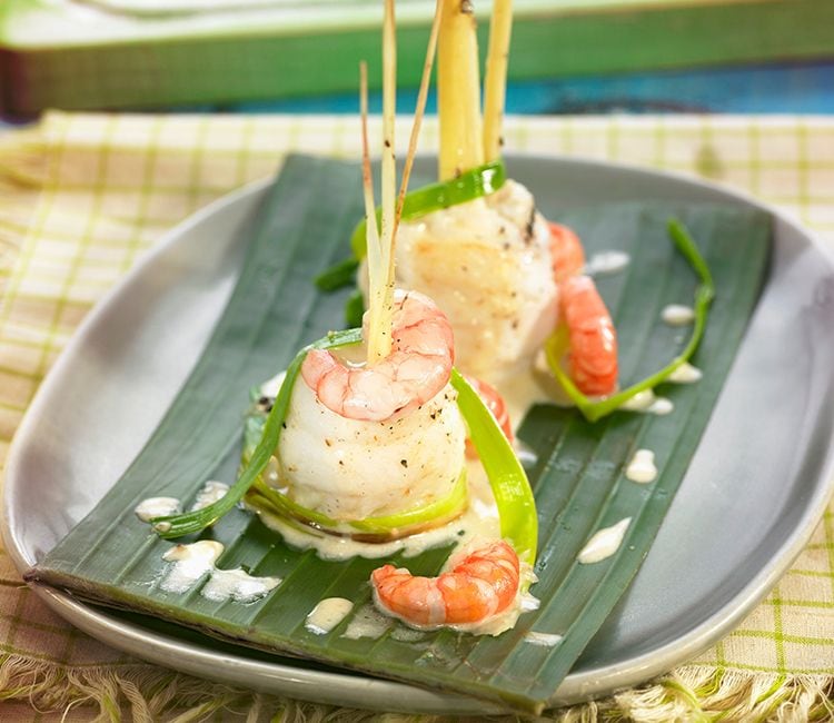 Rollitos de lenguado con gambas y salsa de lima