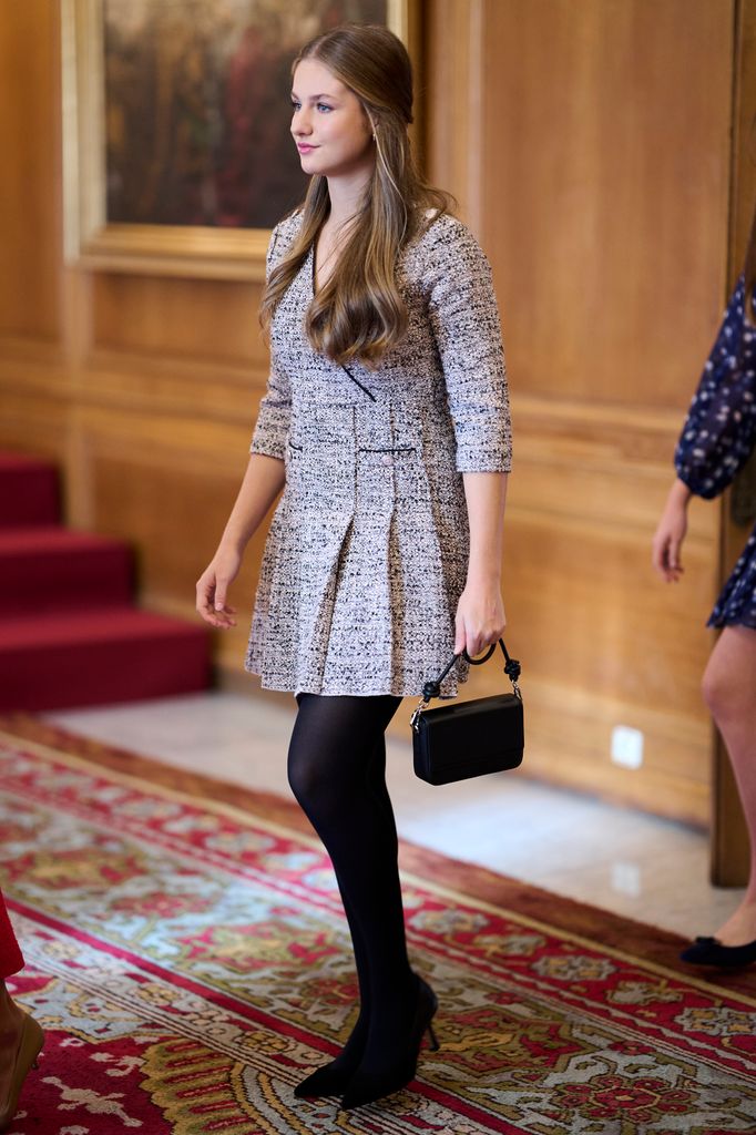 Con traje de tweed y medias invernales, Leonor tuvo una reunión con los premiados antes de la ceremonia de entrega de premios