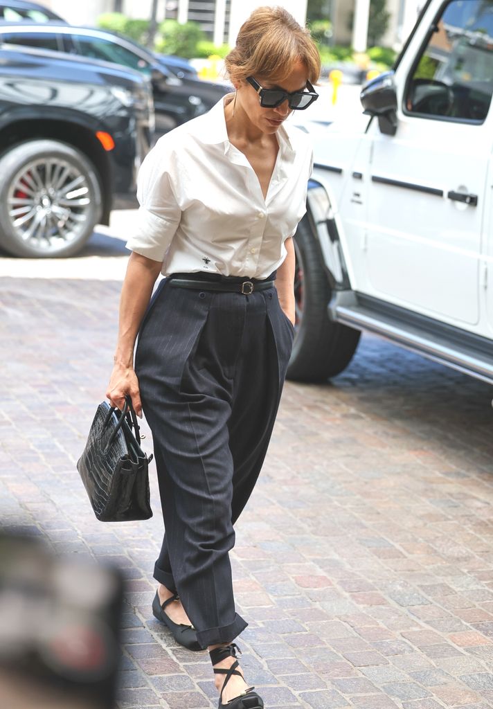 Jennifer Lopez paseando por Los Ángeles en junio de 2024