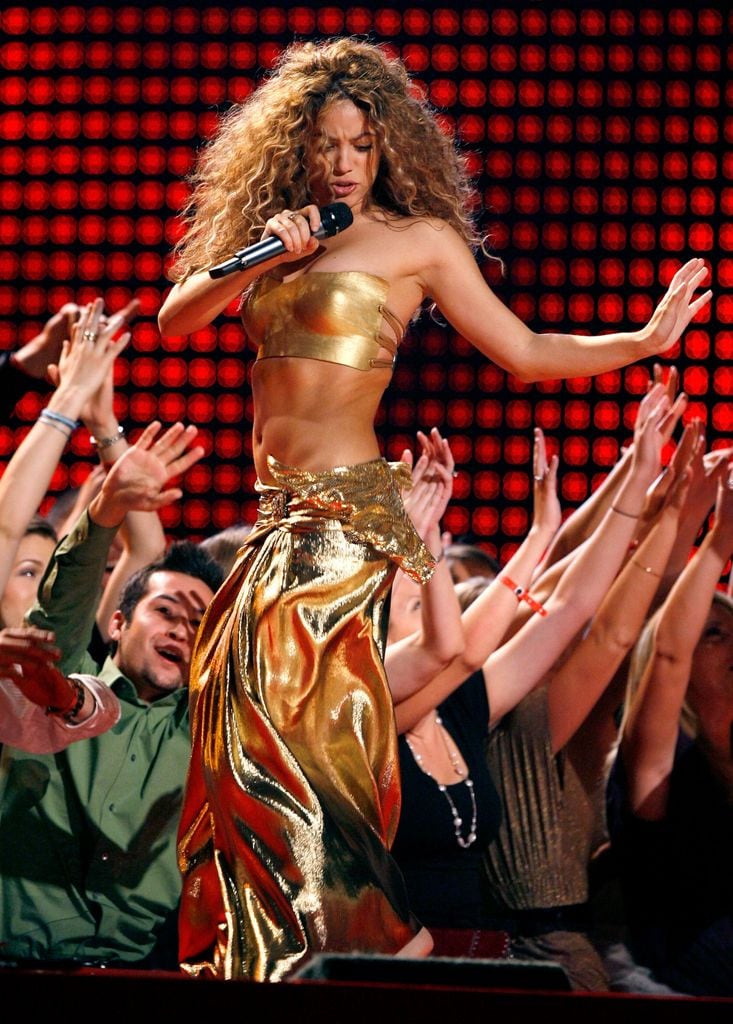 LOS ANGELES, CA - FEBRUARY 11:  Singer Shakira performs "Hips Don't Lie" onstage at the 49th Annual Grammy Awards at the Staples Center on February 11, 2007 in Los Angeles, California.  (Photo by Kevin Winter/Getty Images)