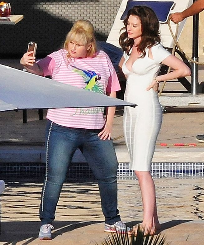 anne-hathaway-rebel-wilson