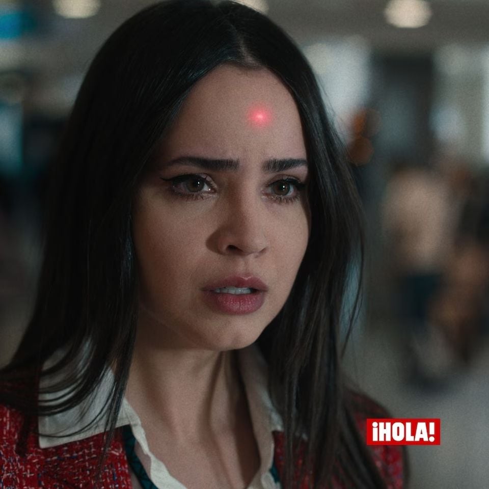 Sofía interpreta a la jefa de operaciones más joven de LAX en el próximo thriller navideño de Netflix, 'Carry-On'