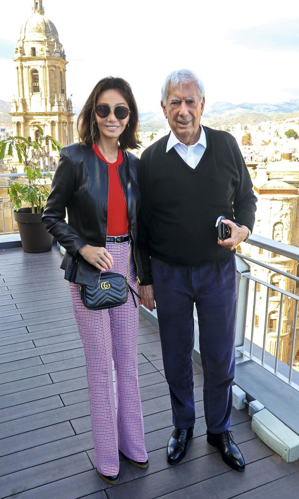 Isabel Preysler y Mario Vargas Llosa HOLA 4050