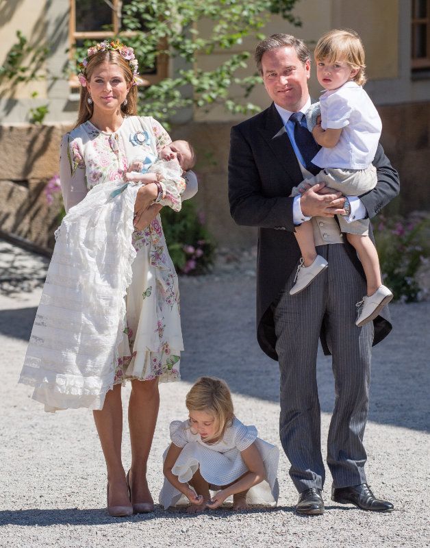 Magdalena de Suecia y Chris O'Neill con sus tres hijos