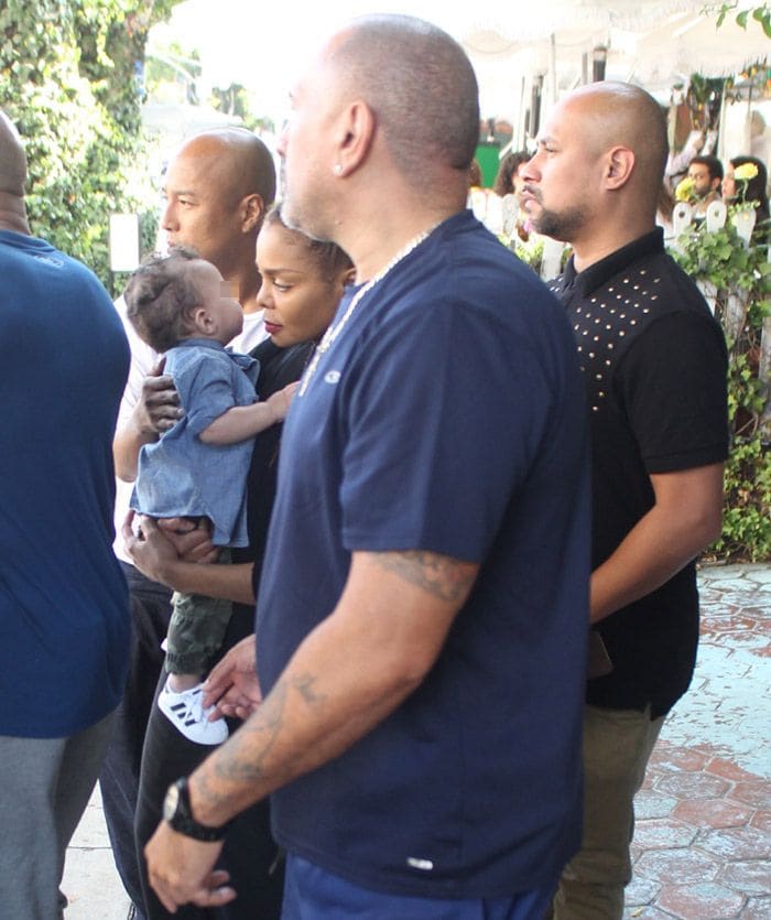 ¡Hasta cinco guardaespaldas! Janet Jackson y su 'misión' para proteger a su hijo