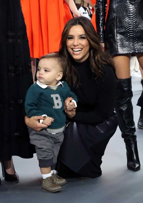 Eva Longoria y su hijo Santiago