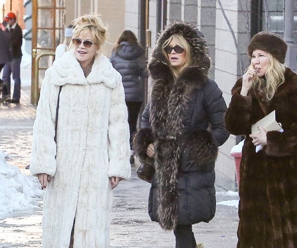 Melanie Griffith, Goldie Hawn y Kari Whitman después de comer en un restaurante de Aspen, Colorado
