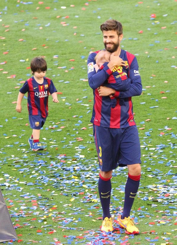 Piqué y sus dos hijos
