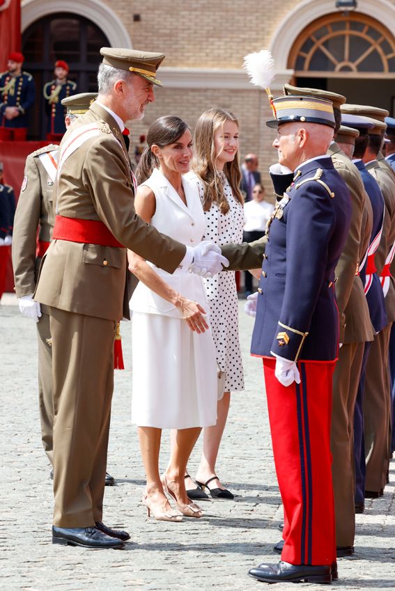 Los Reyes y la princesa Leonor en la academia militar de Zaragoza