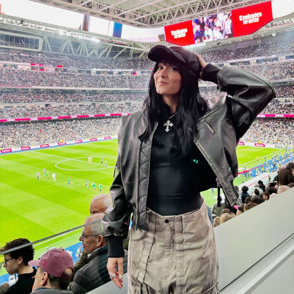 Aitana viendo el clásico Madrid-Barcelona