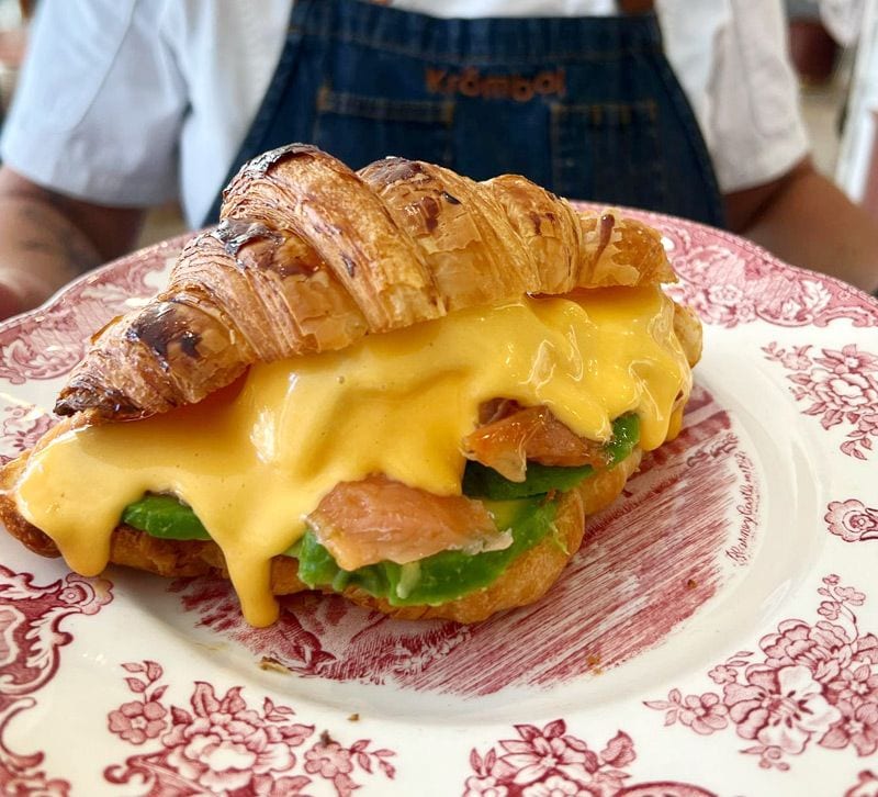 Croissant benedict, en Krombol Bakery, 