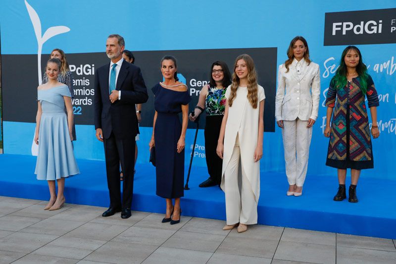 La Familia Real con las ganadoras de los Premios Princesa de Asturias