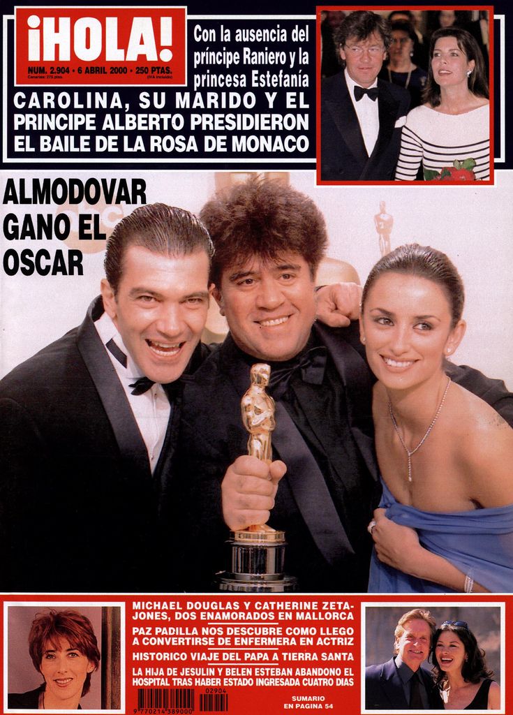 
Cuando entregó con Antonio Banderas el premio a Pedro Almodóvar por “Todo sobre mi madre”, en el año 2000.
