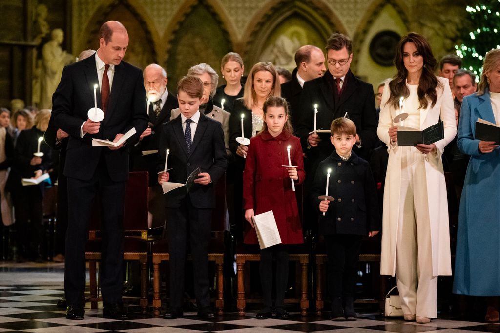 El príncipe William, la princesa Kate y sus hijos en el servicio de villancicos en la Abadía de Westminster, en 2023.