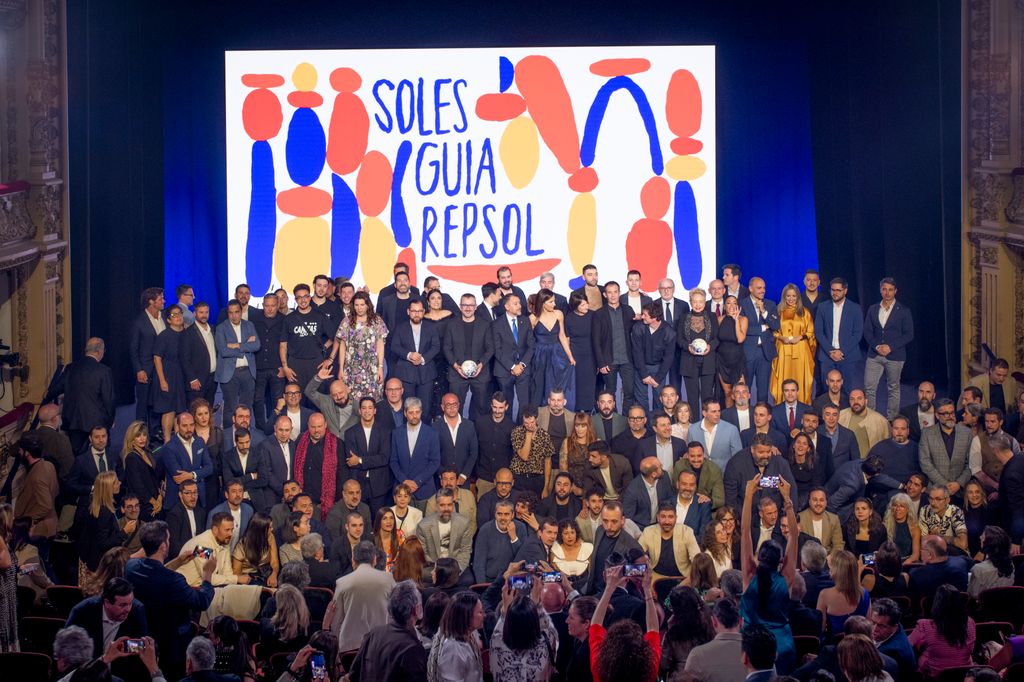 Al final de la gala, todos los premiados en esta nueva edición de la Guía han subido al escenario para hacerse la tradicional foto de familia