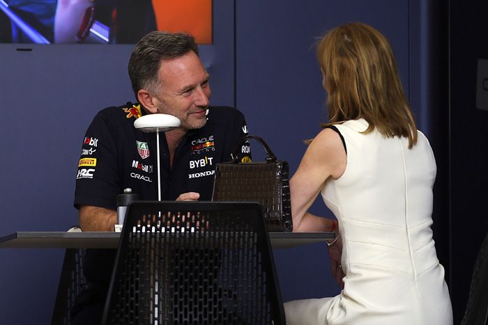 Geri Halliwell y Christian Horner hablando