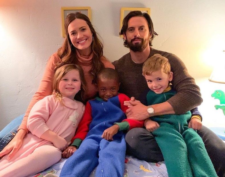 Mandy Moore y Milo Ventimiglia en la serie This is us