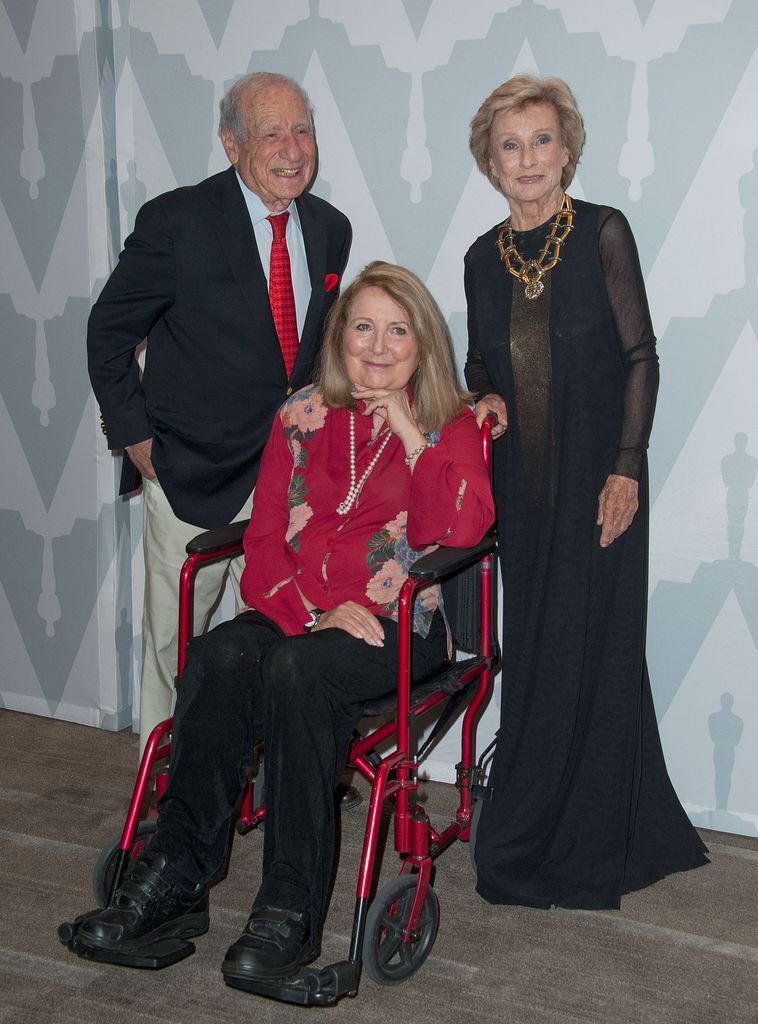 Teri Garr padecía esclerosis múltiple desde 2002. En la imagen junto a Cloris Leachman y Mel Brooks 