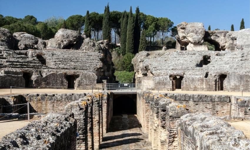 anfiteatro romano en las ruinas de italica sevilla