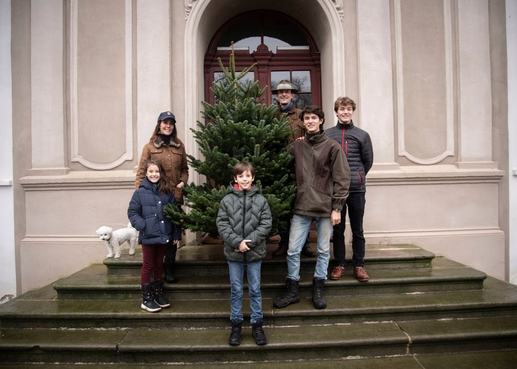 Joaquín y Marie de Dinamarca con sus hijos 