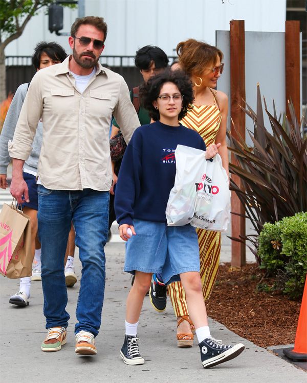 Ben Affleck y Jennifer Lopez con Emme de compras