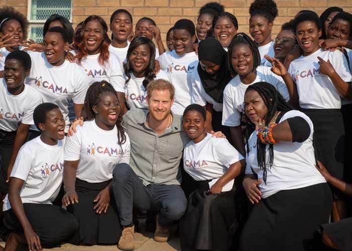 Una duquesa vía Skype: Meghan Markle se une la visita del príncipe Harry en Malawi desde Johannesburgo