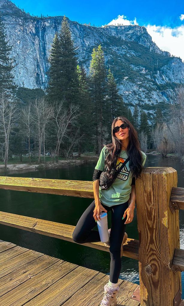 alejandra espinoza y su familia en el parque yosemite