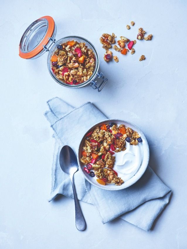 granola-nueces-frutos-rojos