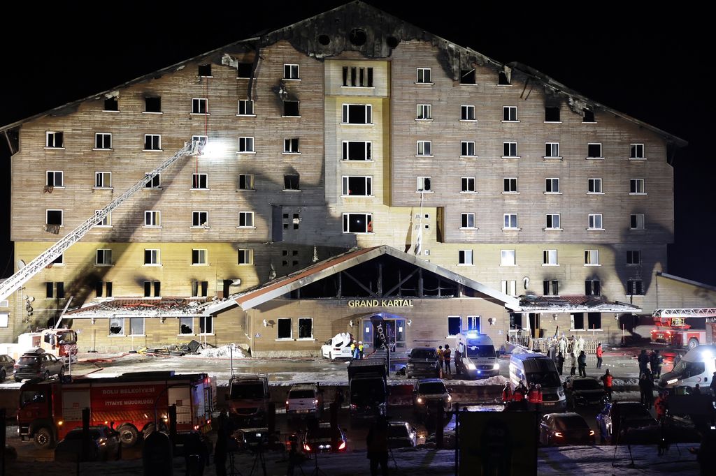 Incendio en hotel de esquí en Turquía deja al menos 76 muertos y decenas de heridos