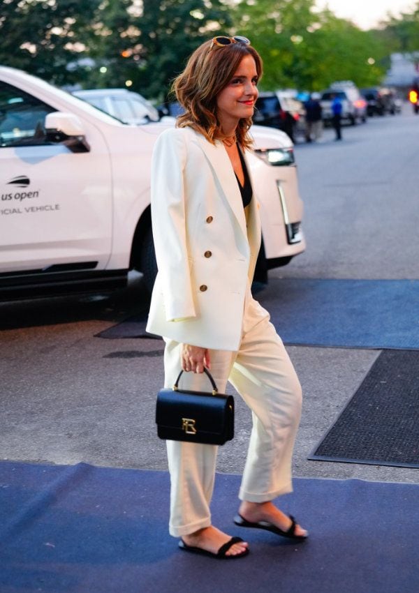 Emma Watson con traje blanco en el US Open Tennis