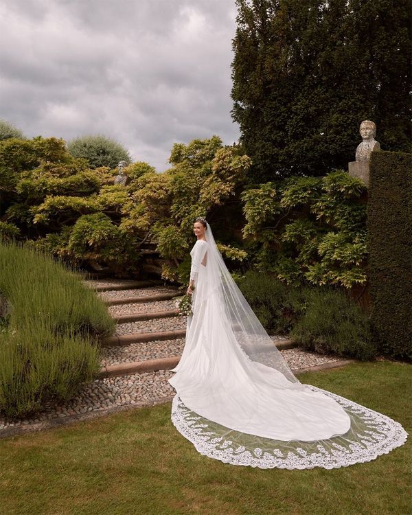 La novia, espectacular con su traje nupcial