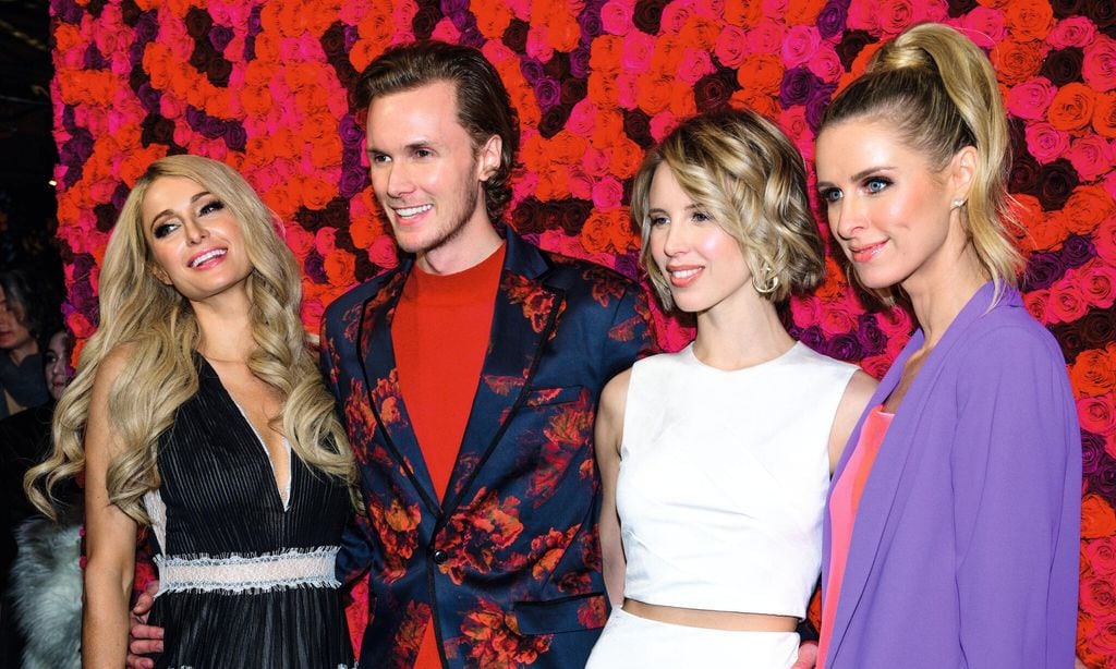 Nicky, Paris y Barron Hilton con Tessa HOLA 4073