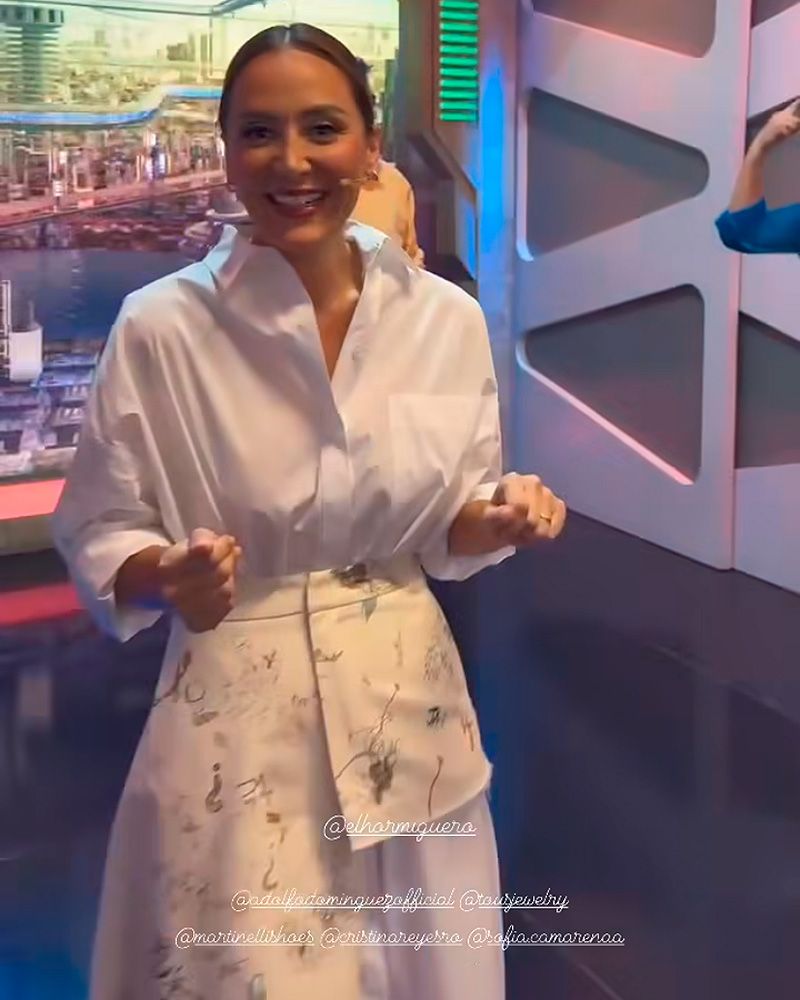 Tamara Falcó en 'El Hormiguero' con vestido camisero de Adolfo Domínguez