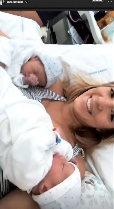 Alice Campello con sus hijos