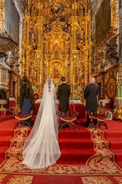 Celebración de una boda en una iglesia sevillana