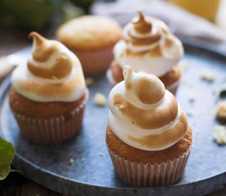 'Muffins' de limón con merengue (sin huevo)