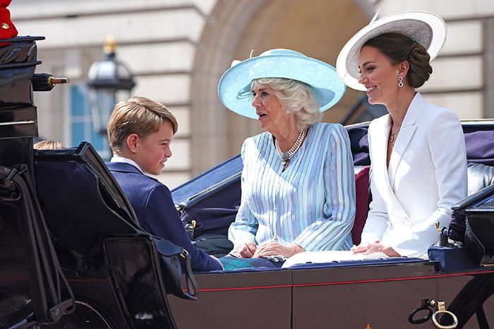 Camilla, Kate Middleton y George de Cambridge